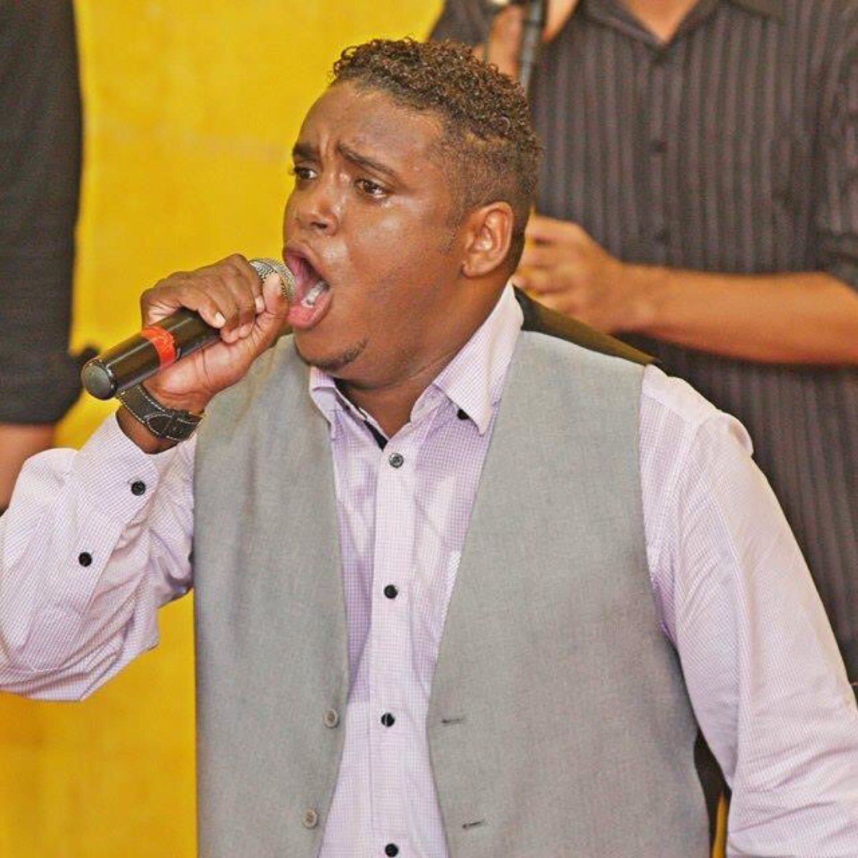 Moro in Rio de Janeiro, Cantar e minha vida, adora e meu plazer, amo minha familia, um simples servo de Deus, contatos e convites (021) 8140-2185 tim
