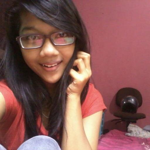 ●SKAROMAN'016●my full name●Febbyy Cahyaa Ningrumm●06 Februari 1998 ● AKUNTANSI 1 {}