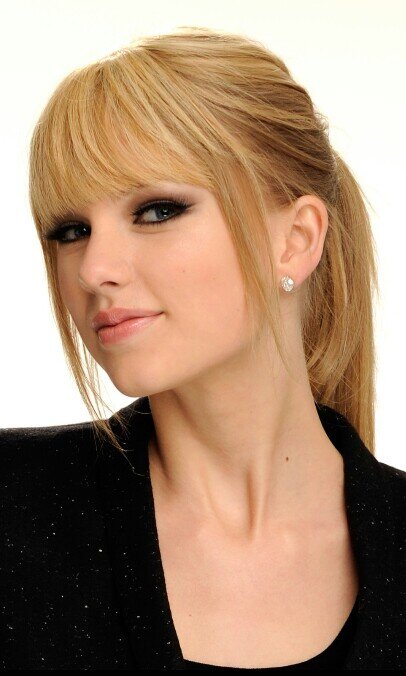 This is a fan page of Taylor Swift Fans. Follow and I follow back always! :)    Please follow: @Tessa_Jepsie and @JenLaw_Fans ♥♥♡♡.