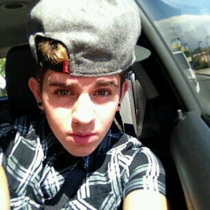 I'm a major fan of @ToBeOne and @MadisonToBeOne and he followed 11/4/13 I'm so thankful