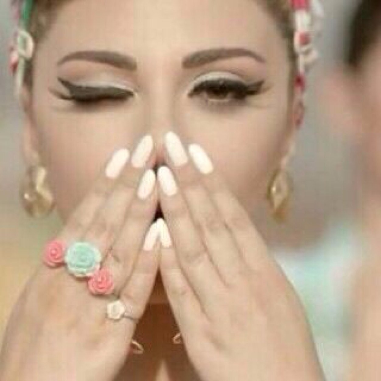 عشرينة تبحث عن السلام ..