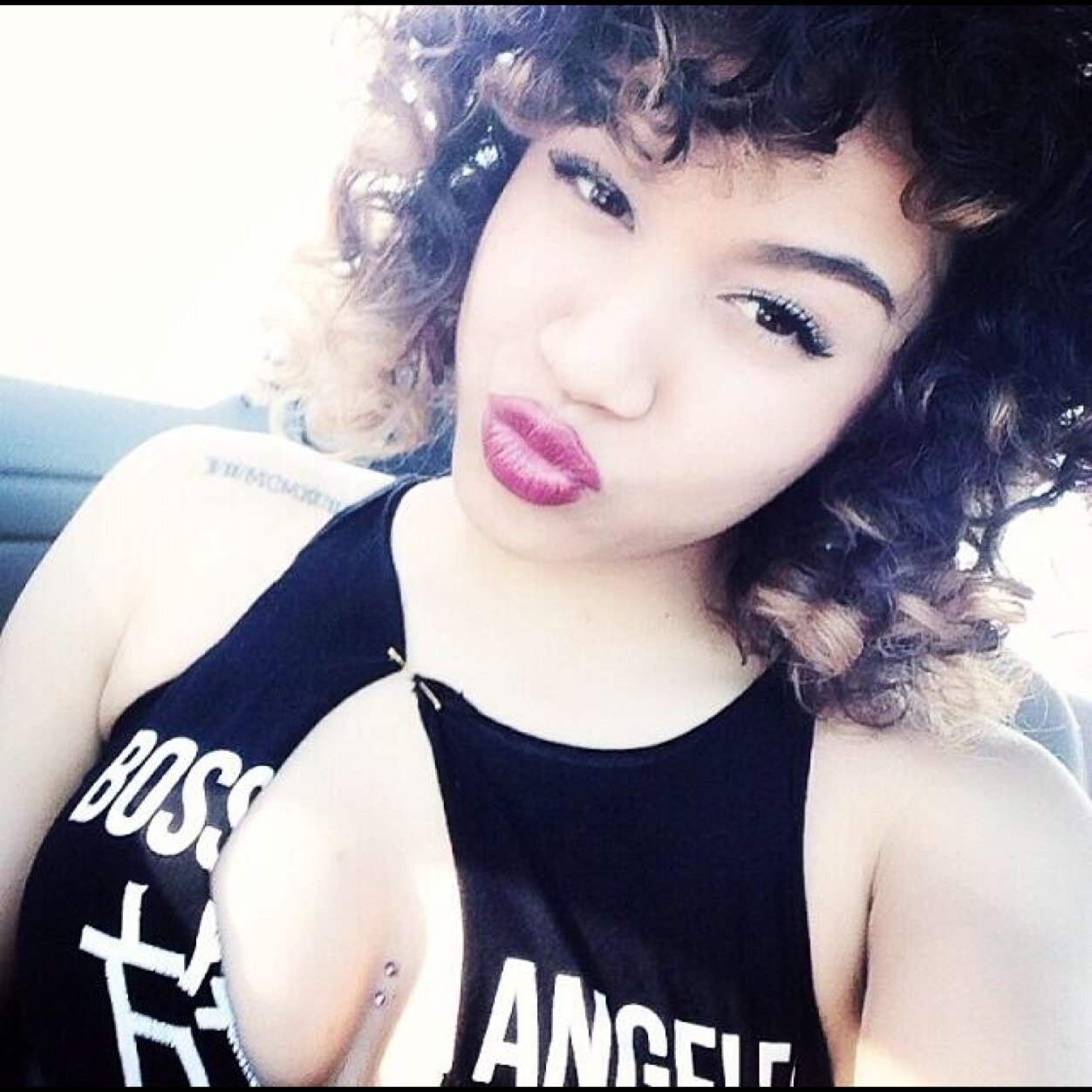 iLightSkinned's profile picture. 