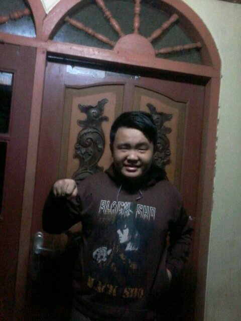 Mau punya pacar yg serius sayang banget sma gw , bukan yg modus . 19 - 05 - 2000