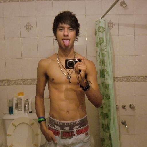 Soy Hincha De Boca Juniors .. Me gusta el Futbol :D
Me Gusta Salir con mis amigos ..... Me gusta jugar al Pes ...