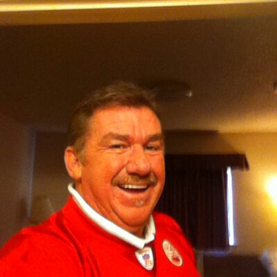Profile Picture of Paul Booth (@pauliebee57) on Twitter