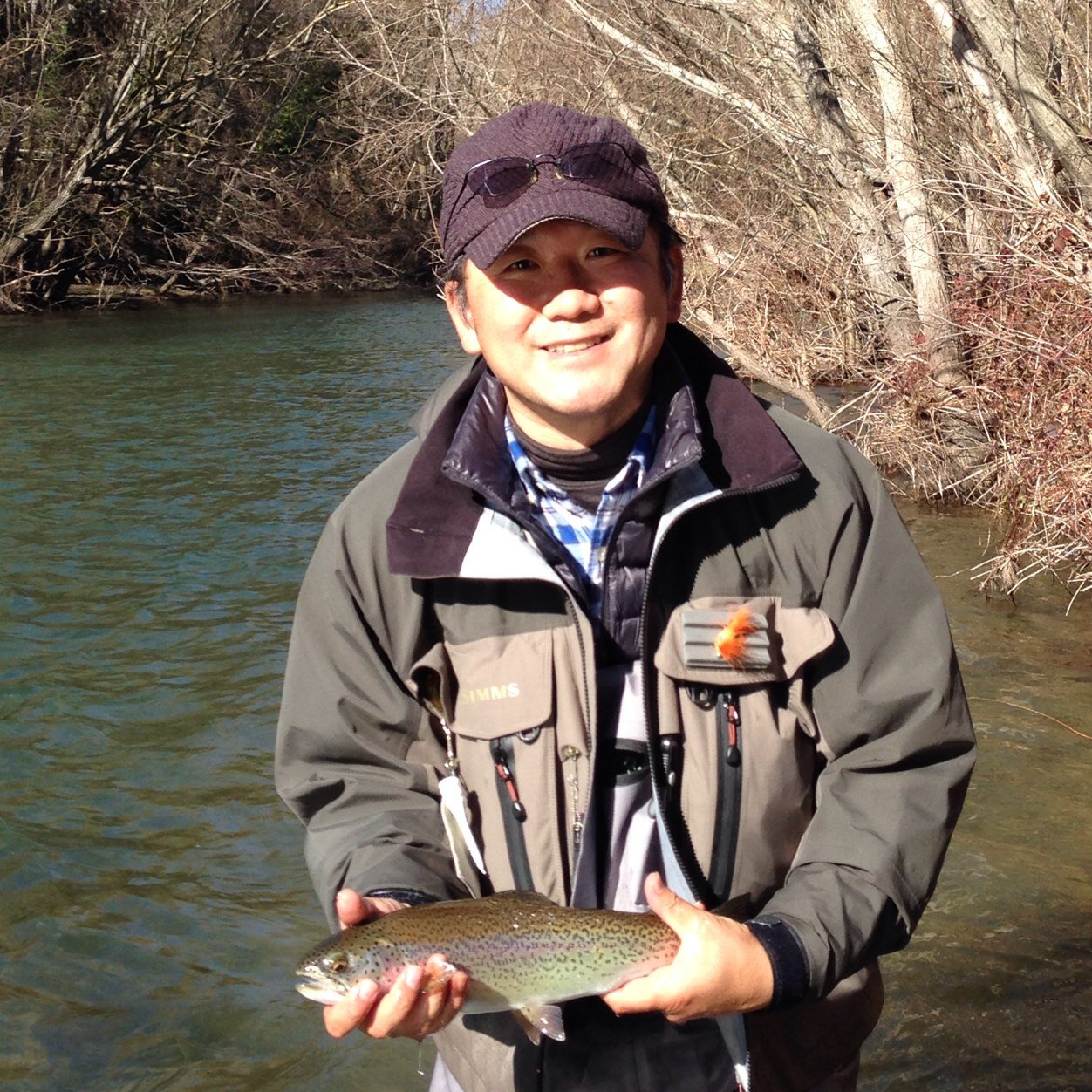 Fly Fishingに行きたくなる病気にかかっており、年間の釣行回数は50回以上。毎週日曜はたいてい淡水の近くか中にいますが、塩水もチャレンジしたい。    ”魔法のソフトウェア”勤務。    マヅメ時になるとミッジにティペットを通すのがきつくなった52歳