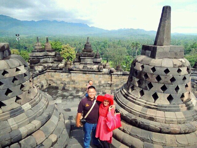I'm a moslem.. @mrsForensik's husband, SAAF, USF, RAF, TAF, and JAF's papa, used to be a legal consultant, fiscus, guitarist, #ayahASI, GOONER
