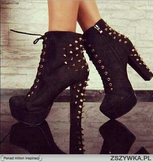 ••• Una chica rara ••• ¿Mis aficiones? --  ♥ La musica y tu boca ♥