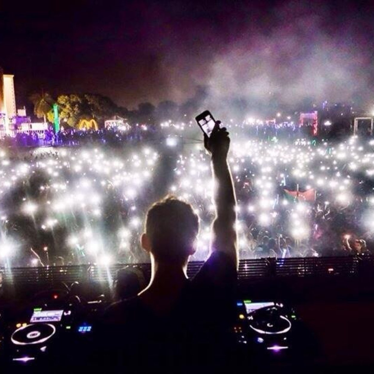 Hey Brother! Hey Sister! ▬▬▬▬▬▬▬~ஜ۩۞۩ஜ~▬▬▬▬▬▬▬ The soundtrack of your nightlife ▬▬▬▬▬▬▬~ஜ۩۞۩ஜ~▬▬▬▬▬▬▬