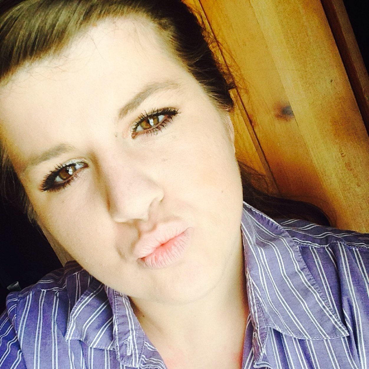 My Namee is Brittanyy I'm 18 && a pretty chill personn