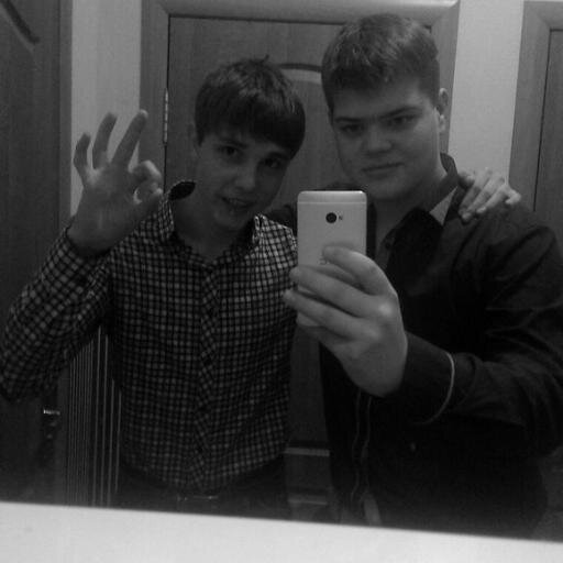 Читаю всех..........делай то,
что считаешь нужным.
это твоя жизнь.