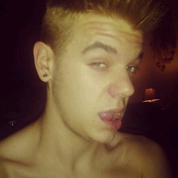 live life everyday :)       #gaylife #gaypride #fuckallyouhaters     single                 kik me: yoursogood