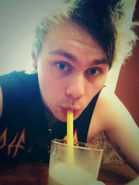 0/4 part of the 5SOS fam. luke is my sunshine