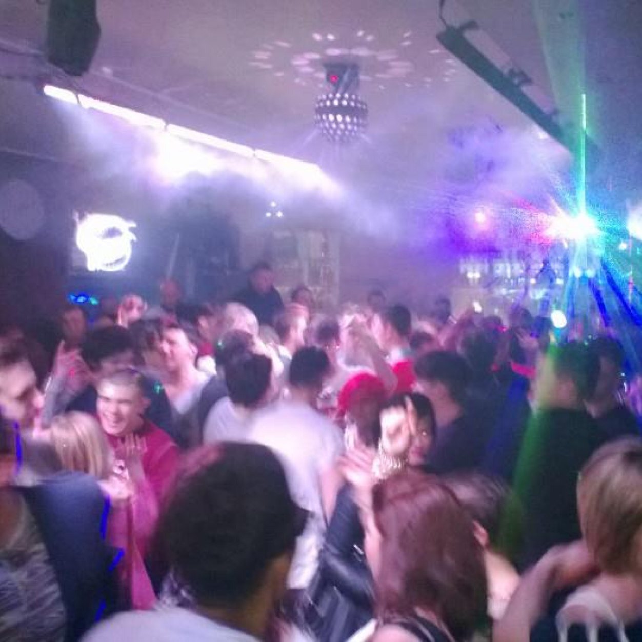 Bar & Club In The Centre Of Leighton Buzzard - Open Til 4am - Free Entry Every Night - Showing All Live Football Every Week!