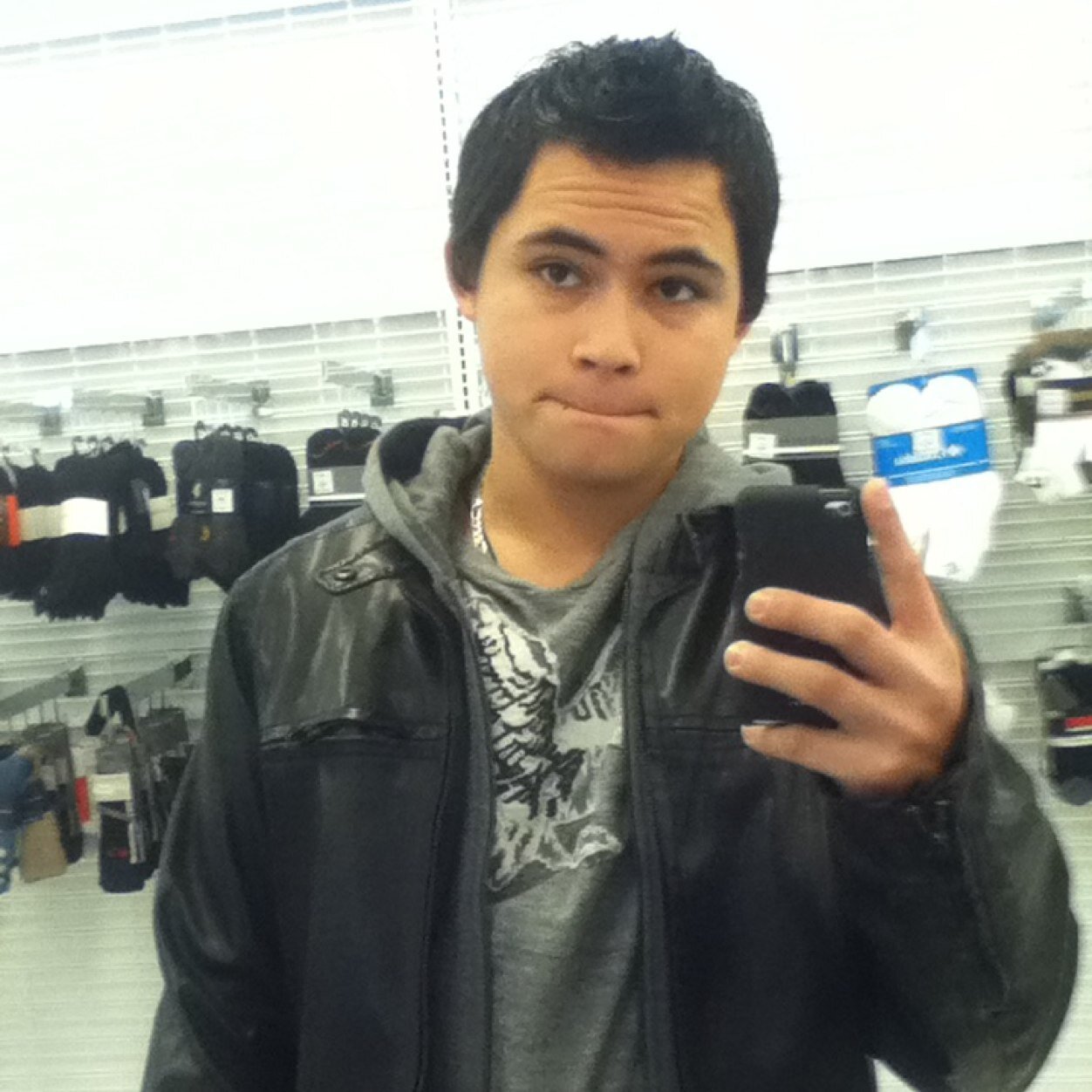 Hey peeps hmu my kik is younggun01