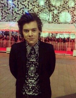 GUYS FOLLOW @loving_hazzax she's the cutest and follows BACK¡ Please follow them back at this link:)