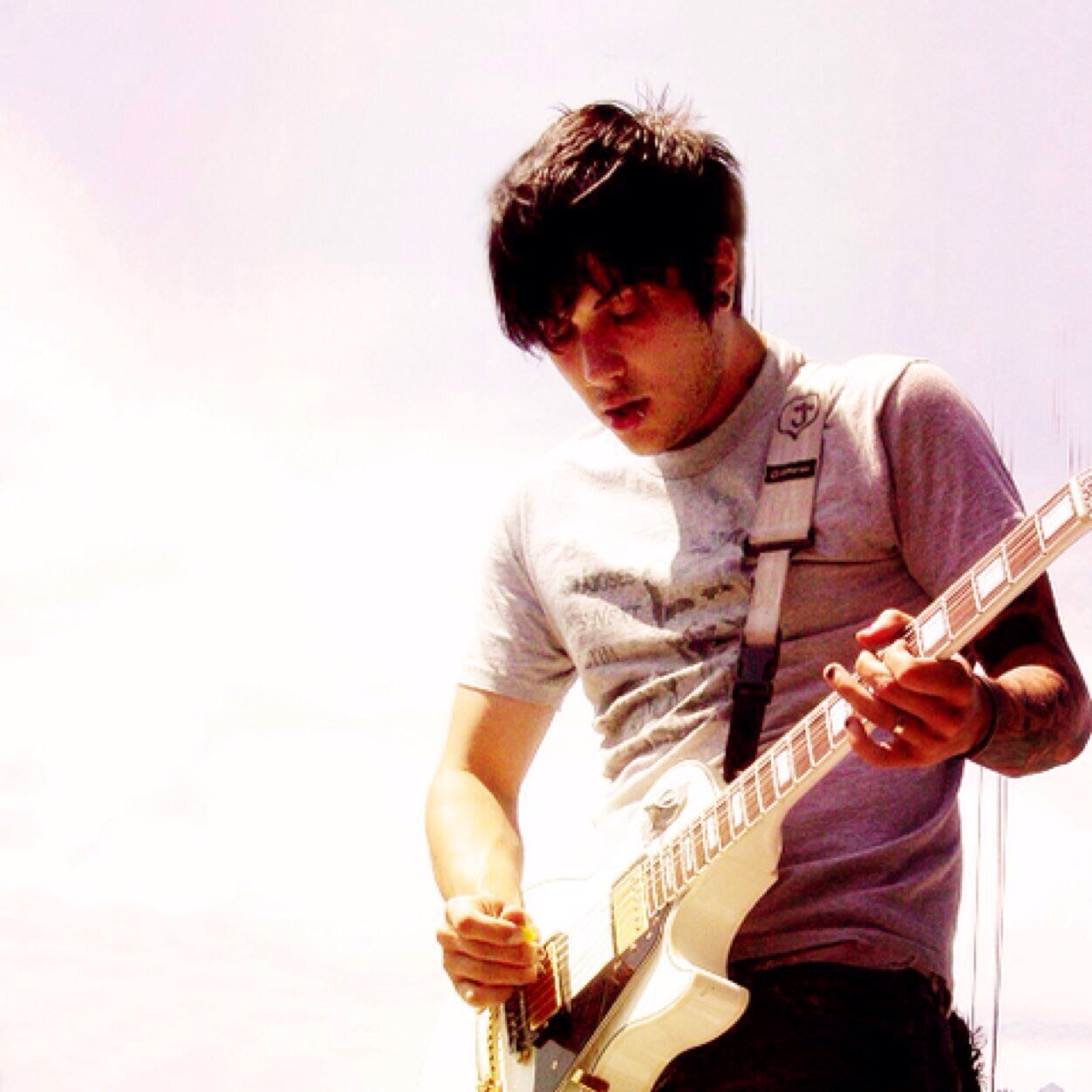 HEy you won a free follow from @nofrankiero (follow her maybe idk??))