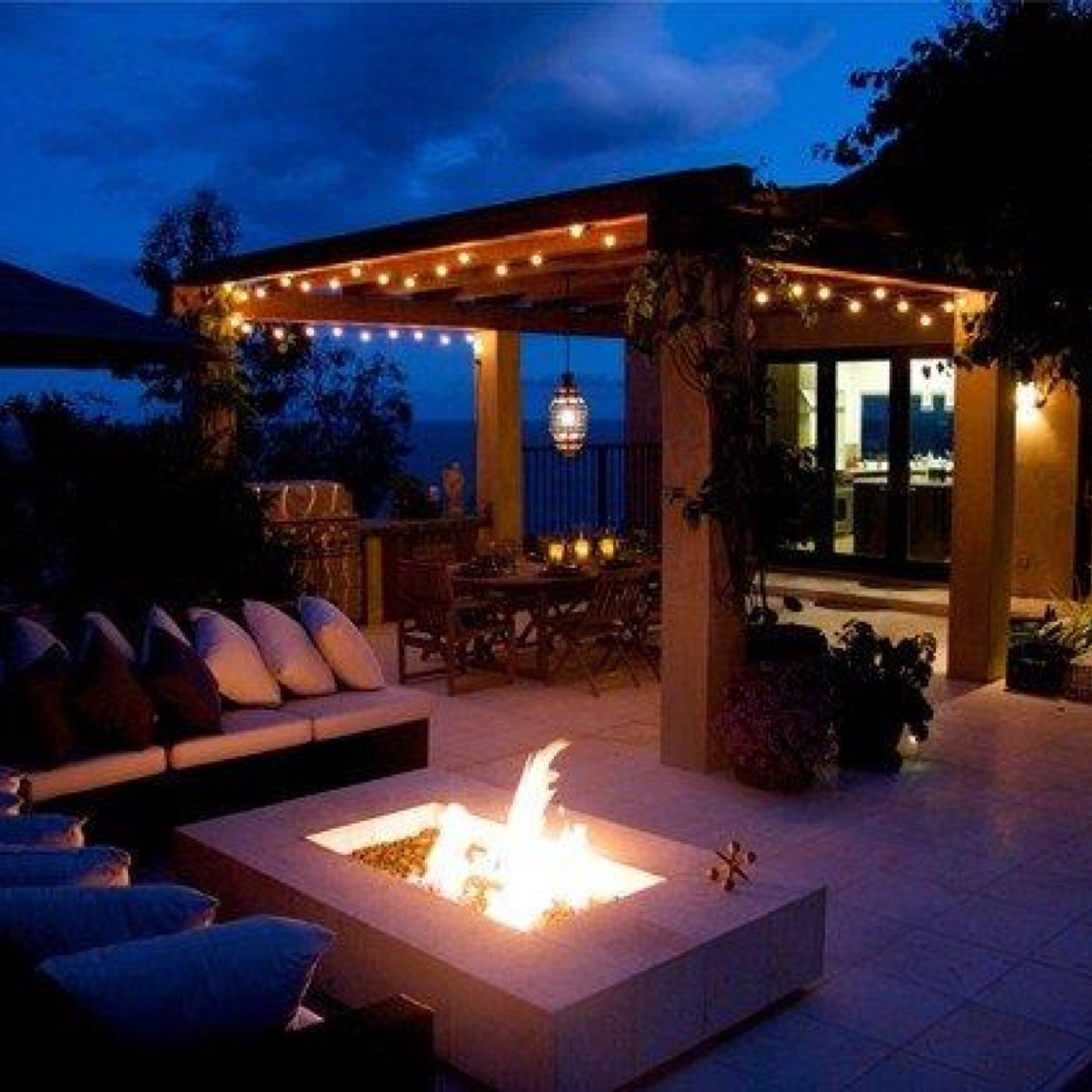 Nationwide synthetic grass supplier and backyard resort specialist.