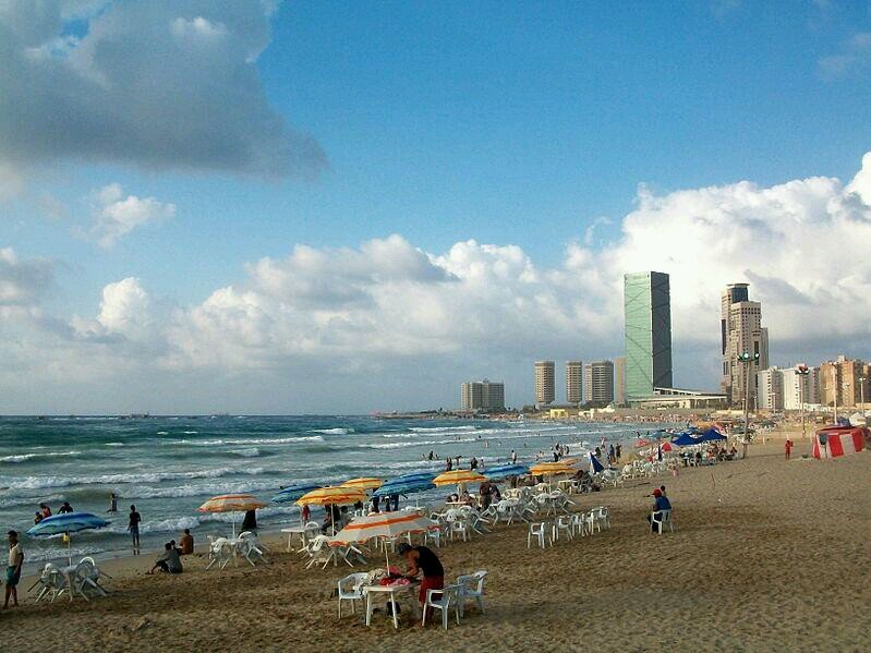 ‏‏تاجر بمحل مواد كهرومنزلية