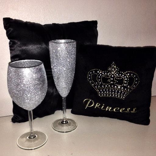 Welcome to The Glitter Glass Company. We are proud to offer a imaginative and unique range of beautiful handmade glitter glasses.