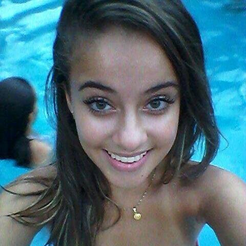 nathviilanova's profile picture. Dançar, para alguns, é uma simples atividade. Para outros, dançar é viver...  
O único relacionamento a três que dá certo é o Sal, Tequila e Limão !