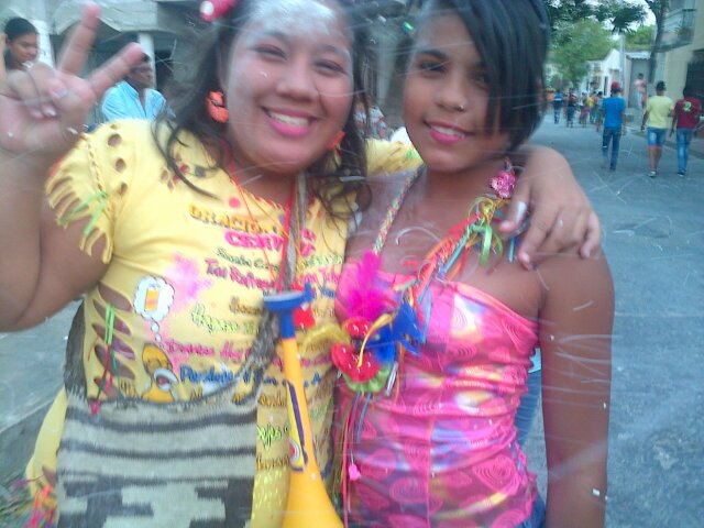 Tec. Lab En Salud Ocupacional :) Soy Feliz Y Vivo Escuchando @agendaentacones Donde Dirigen  @Detuladoconalex @Flavia2santos @MONYDIAADIA Uff Las Adoro...!