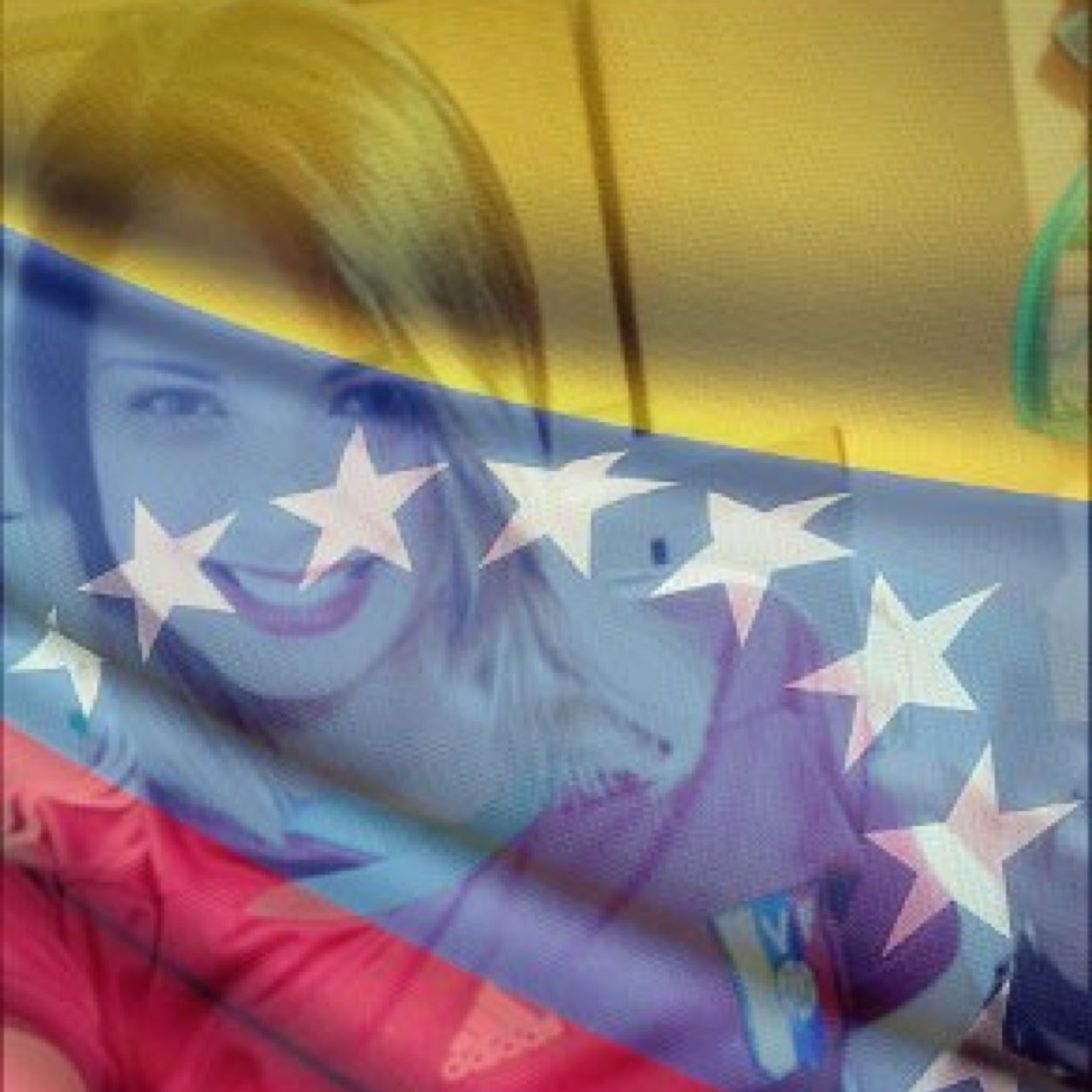 Venezolana. Publicista - Com. Social - Social Media @bookmarkingvzla. No pienses tanto deja que la vida te sorprenda.