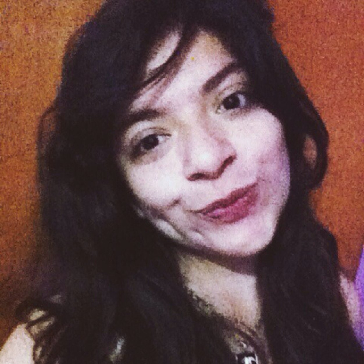 Soy una chica a la que le fascina la naturaleza y las cosas optimistas de la vida, amo la musica( the beatles) pero sobre todo, defiendo lo que tiene valor.