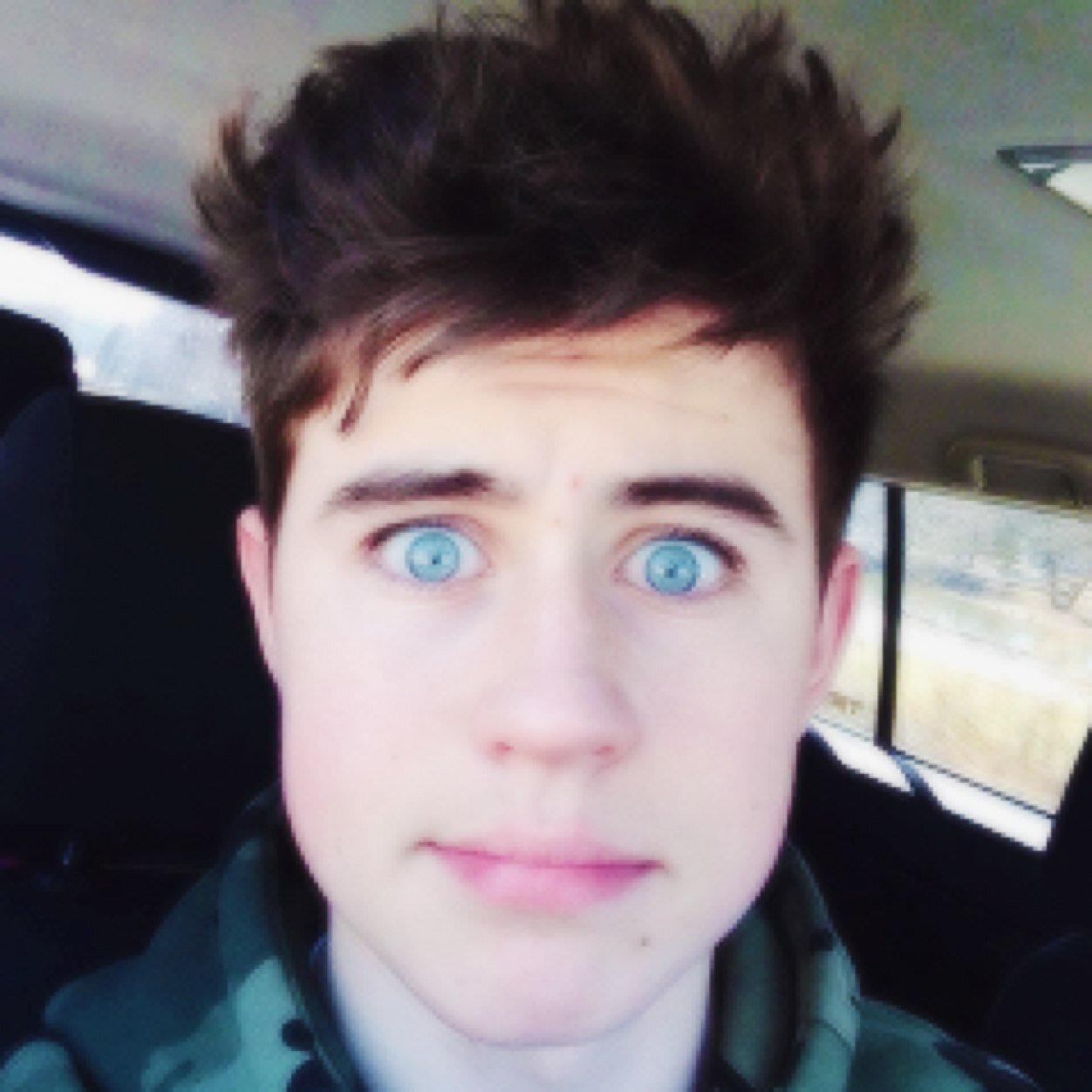 free follow but follow @ohwowcameron or I unfollow