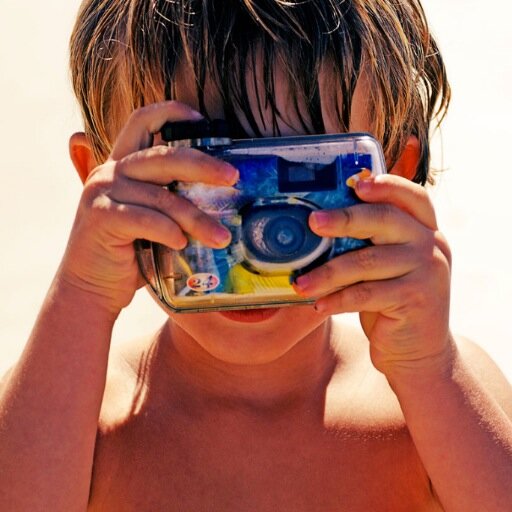 Photographer of people, emotions, relationships and light.