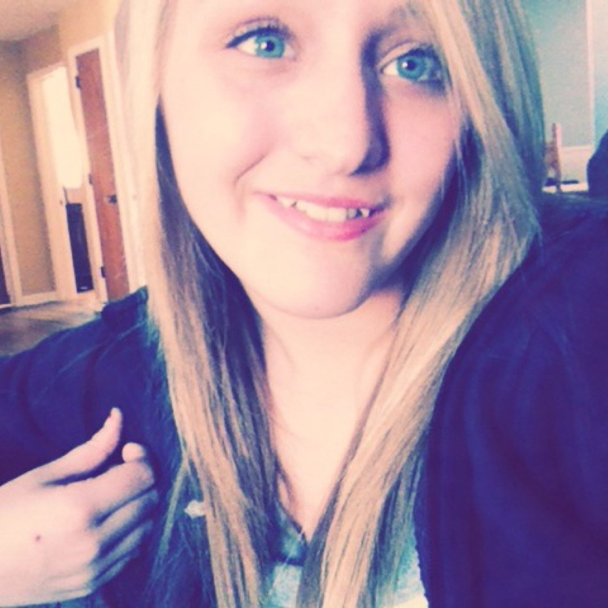 AlysonMckinley's profile picture. Take me as i am, or watch me as i go. ✌️