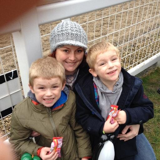 Mum to the two craziest little gremlins....And loving it!!!
