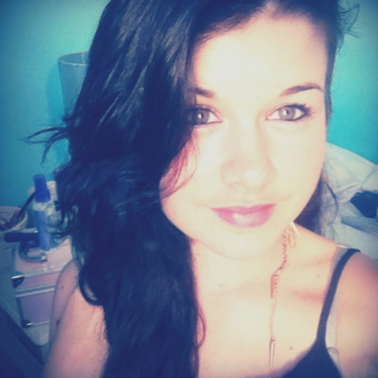 A Cape Town girl. Music is my drug and dont forget to smile :) x