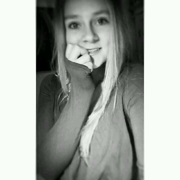 • 15 y/o • horseriding • OLV • III • ♥ friends and family • insta: xlonnekex • snapchat: lonnepon •