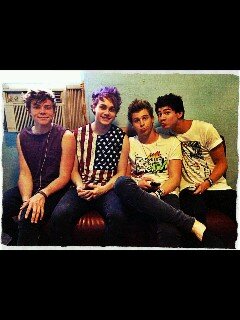 I love 5sos and dance and im irish and i like to play football ...............alot