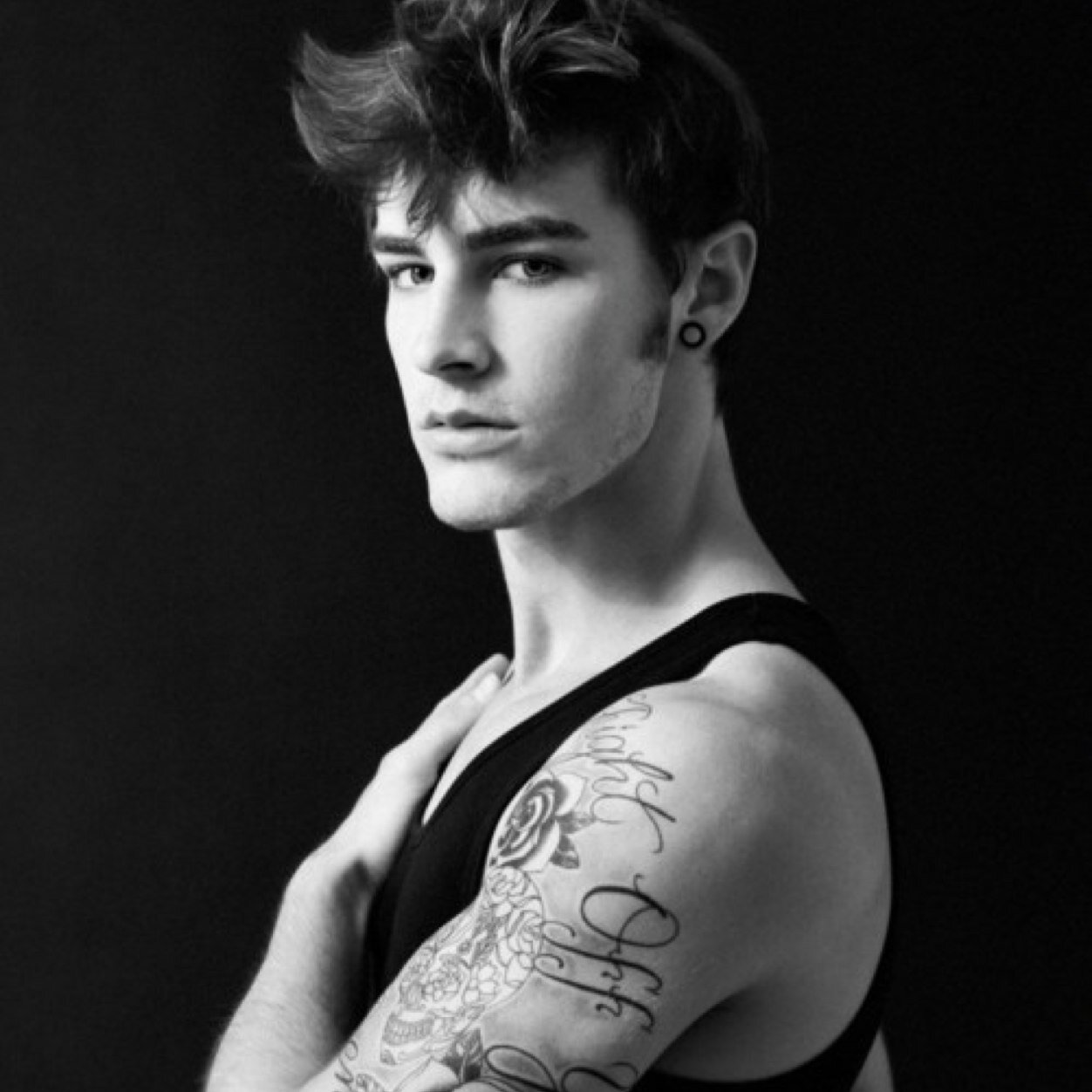 I like to mess with guy's hearts. [19] [Bipolar] [Gay] [Demon] [role play]