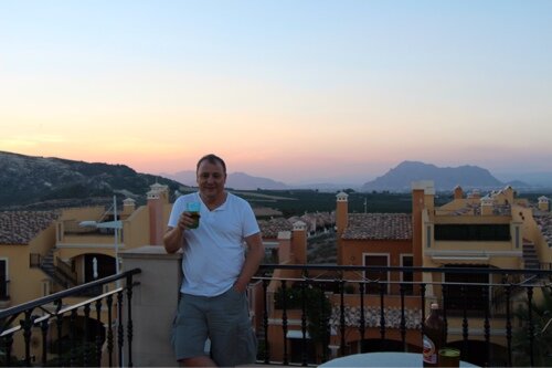 barryoneil's profile picture. Guitarist, lover of nature, born and bred a Yorkshire man, love cooking.