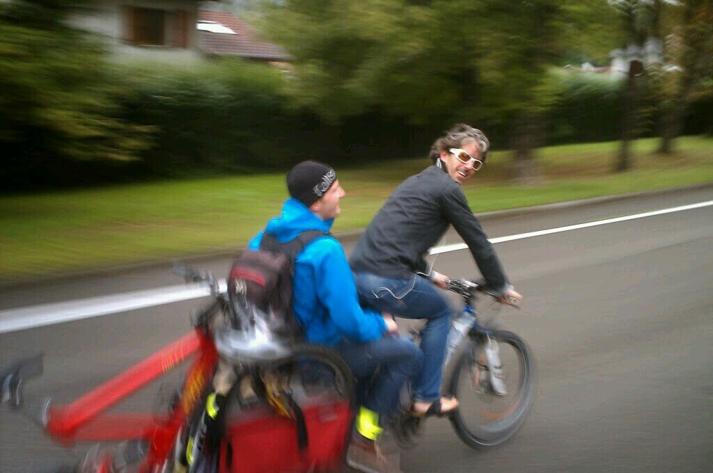 NRJticien à #Grenoble pr une ville + agréable. Un 📷 qui s'émerveille de petits riens... #velotaf #cargobike #SolutionVelo #çasefaitàvélo #TeamVélo