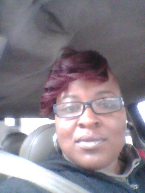 Rainellez82's profile picture. im a 28 yr single mother jus like the basics n life! not on her to meet ppl so lets keep it friendly! im very blunt so dnt try me!