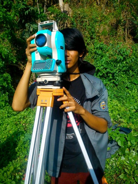 azizmaulanaaa's profile picture. 