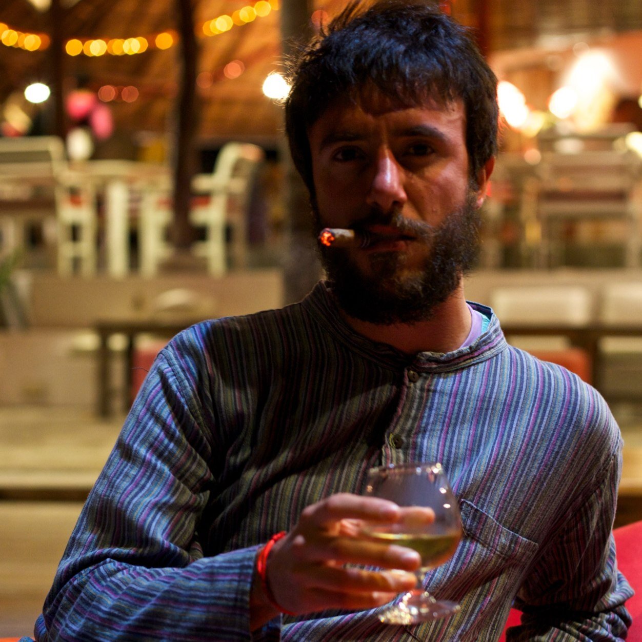 cavidedampo's profile picture. sono l'unione di parerga e paralipomena mal riusciti da un collo di bottiglia. ma sono riciclabile