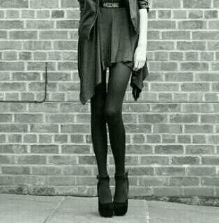 just someone who lets the screaming voices in her head win that tell her to go and kill herself. ~ cutter, anorexic, suicidal, depressed, bisexual.