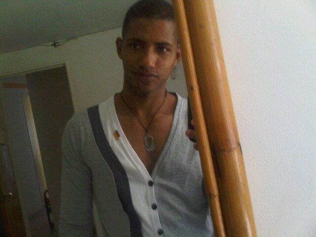 Relajado. Si la vida te da la espalda tocale el culo. Pin 219B5A55