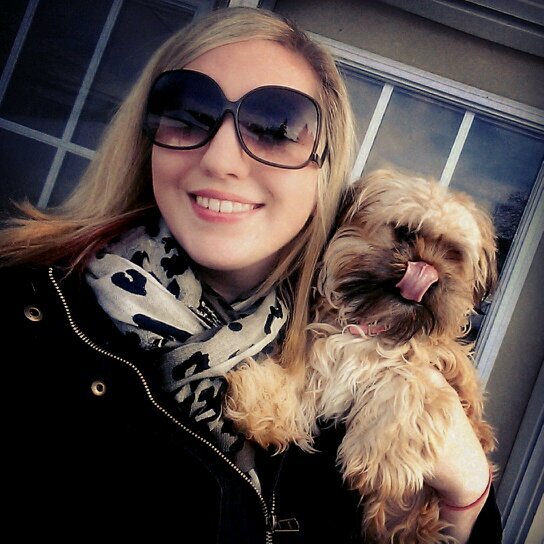 rebeccaarogal's profile picture. 