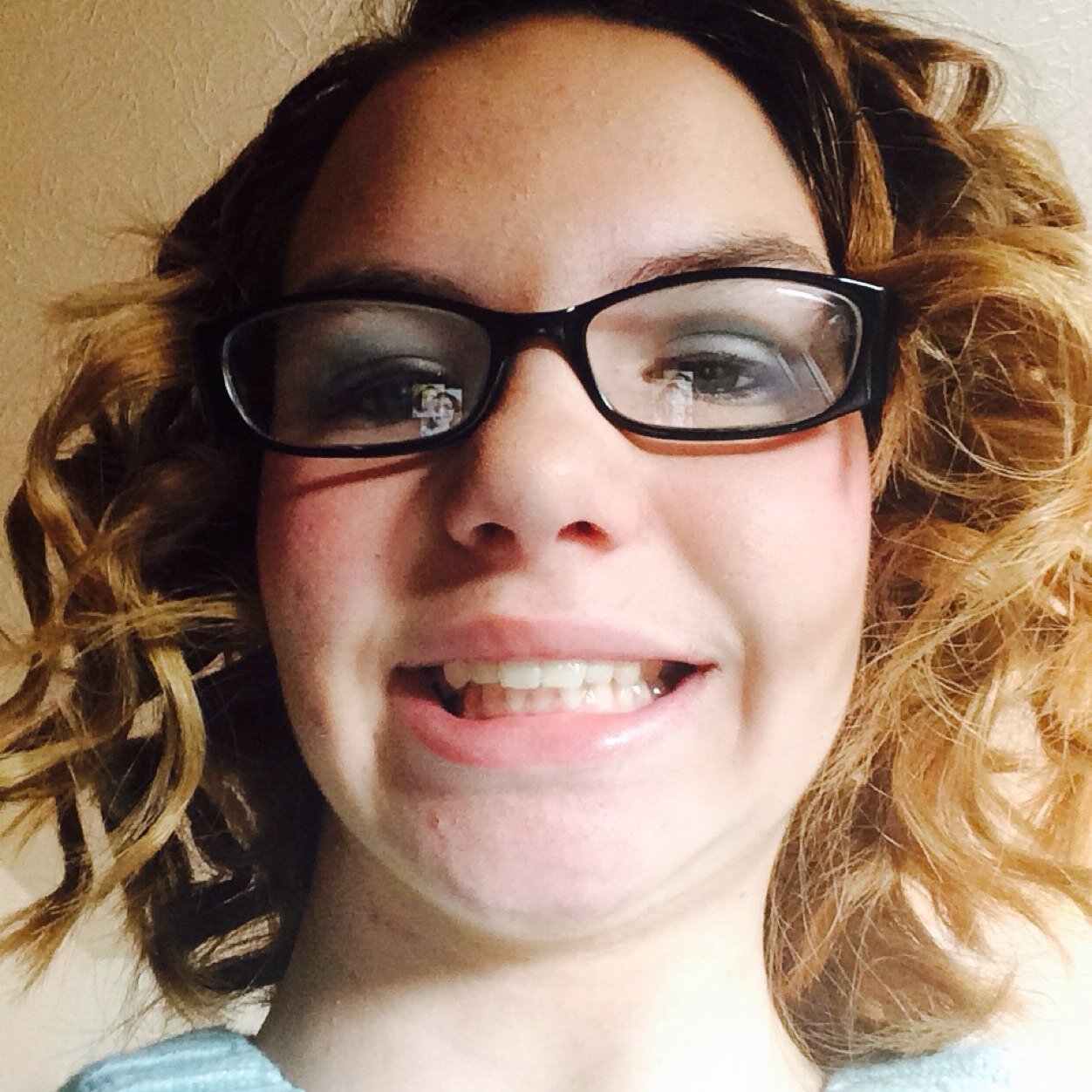 I'm raven Clark, I love to smile and I'm kinda tall. If u want to text me my number is 4197883837, I'm only 16 year old and a sophomore in high school