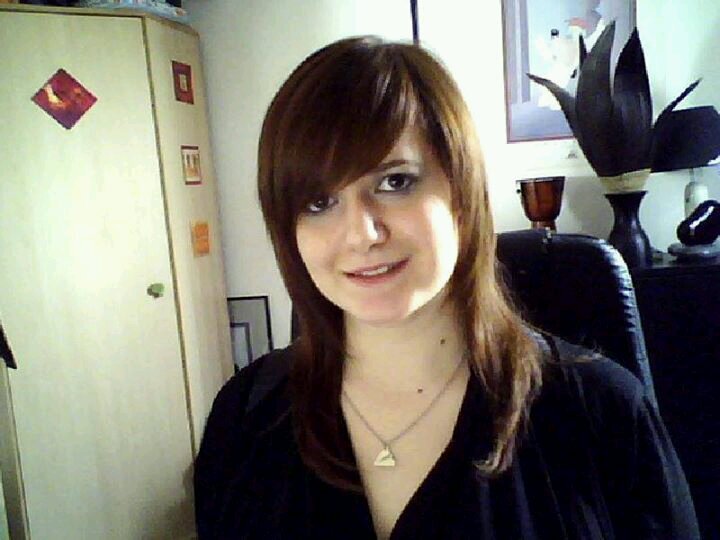 Enchantée, moi c'est Charlotte, j'ai 16ans et si tu veux apprendre à me connaître viens, je n'ai encore mangé personne ;) @onedirection @5SOS @TheVampsBand