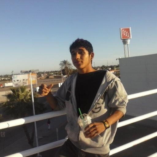 SONRIE VALE  LA PENA SER FELIZ ♥ =)