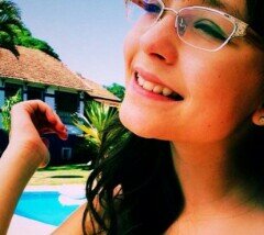 E pra te ver sorrir,eu posso colorir o ceu de outra cor @larimanoela.Rainha do ketchup! Lari deu #Rt dia 04/01/14