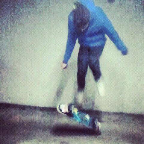 Voetbal⚽⚽⚽ bvv 31 c1 - erfgooiers 3mc - bro,s: @matthijs0426 @rowanpels @nicolasbosman @ajaxafg. never stop skating.