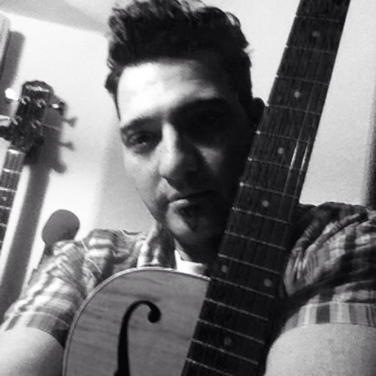 SINGER - Songwriter and Artist. https://t.co/Hfeg9FgxTn